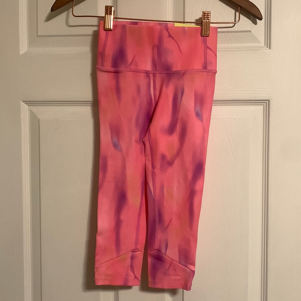 NWT Girls High Rise Capri Yoga Pant!!